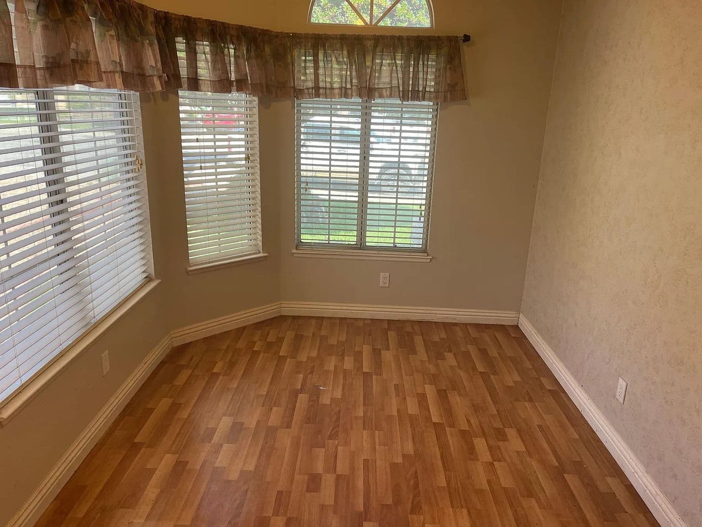 Menifee House: 27459 Prominence Road