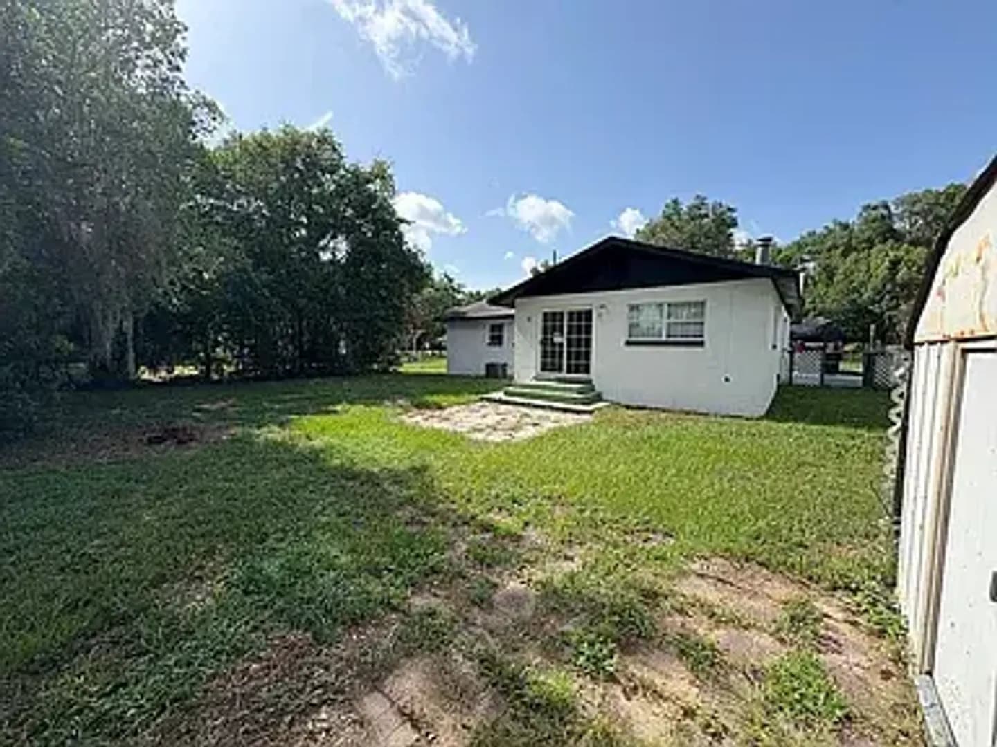 Ocala House: 3839 NE 5th St