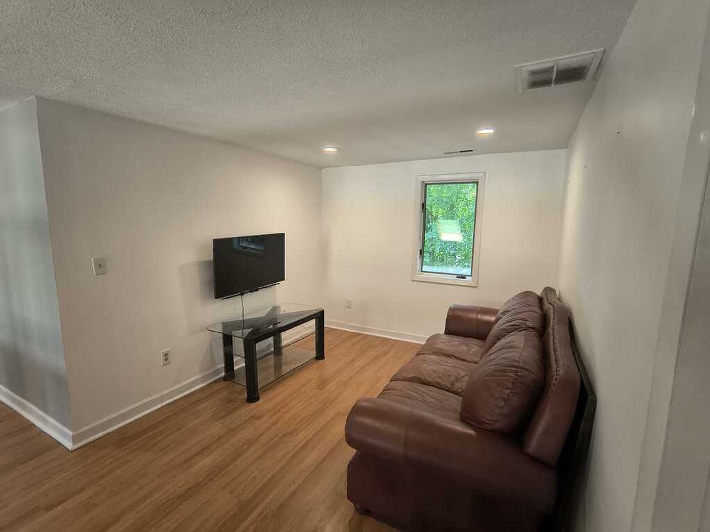 Goshen House: 421 E Hyerdale Drive