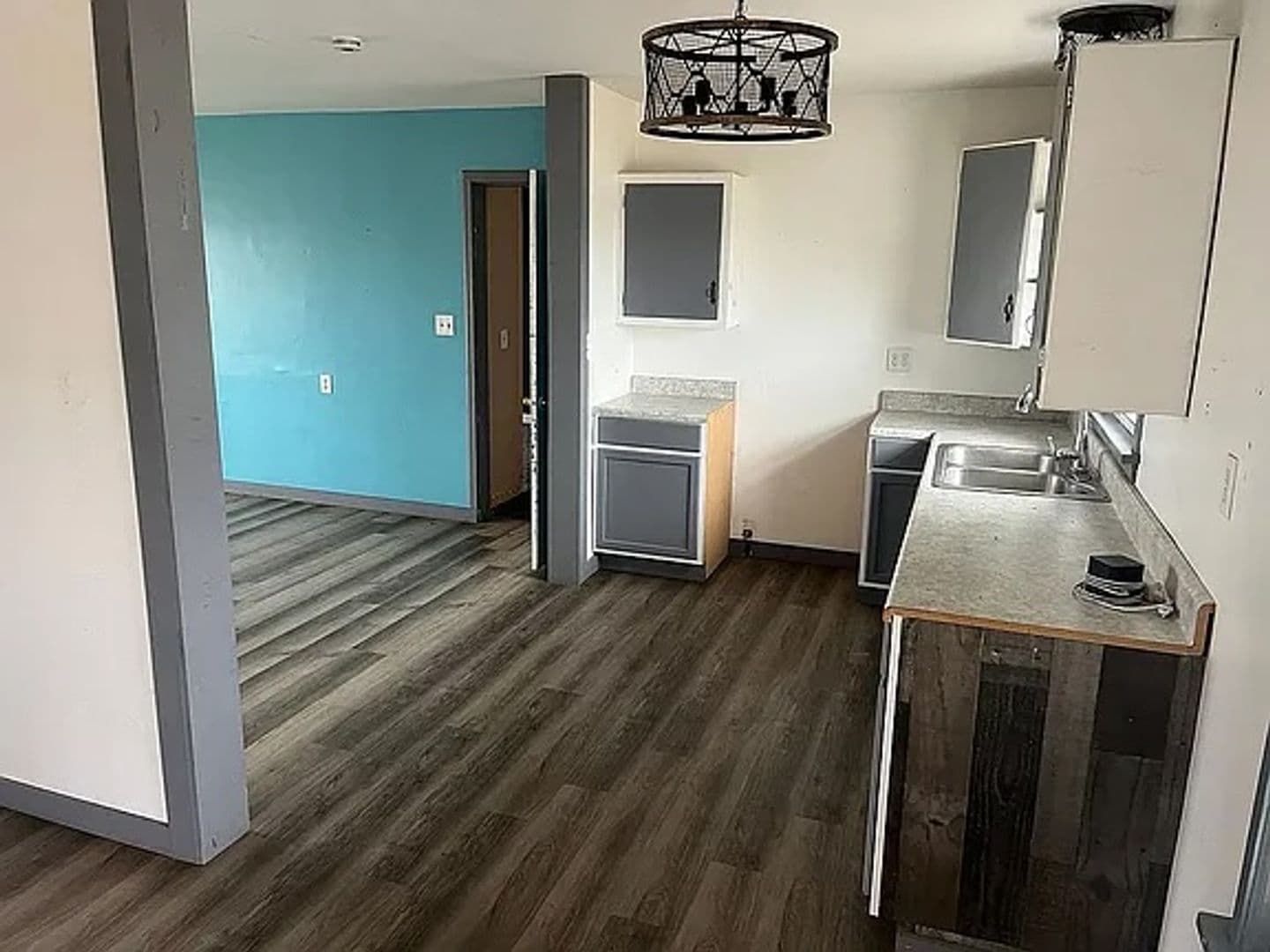 Hamburg House: 3006 250th Avenue