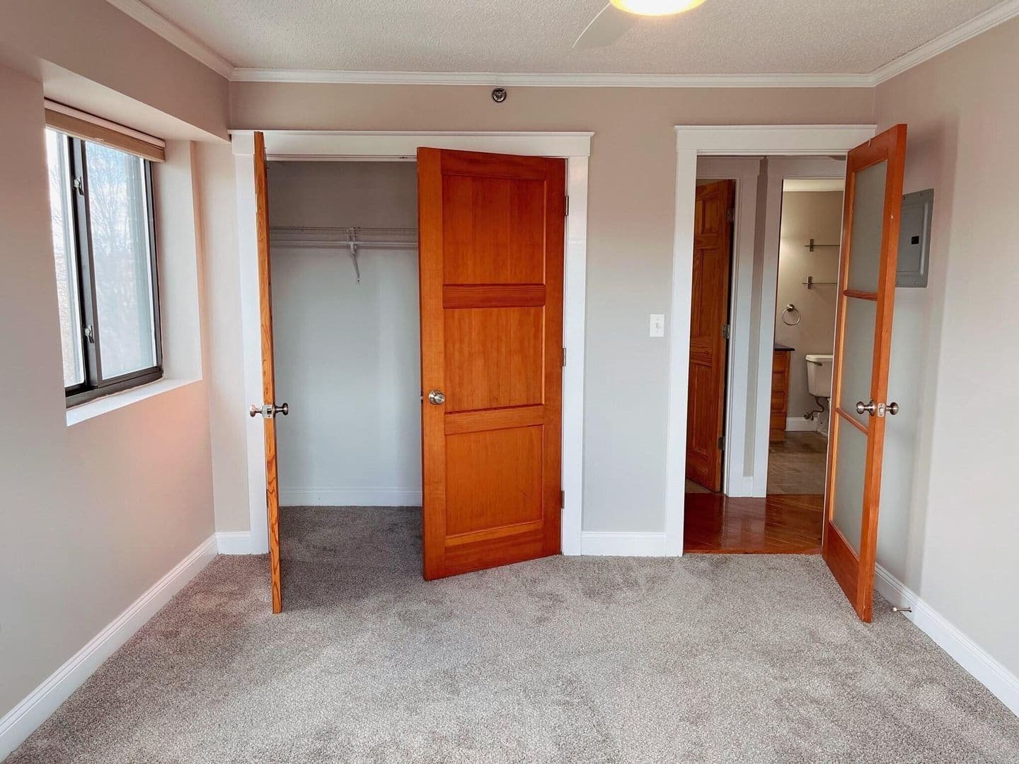 Allston House: 15 North Beacon St #417