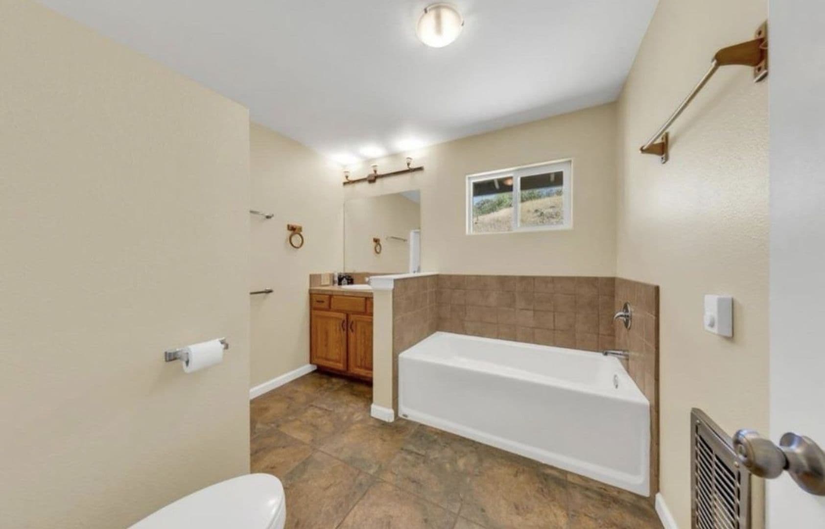Grass Valley House: 12233 Hilltop Drive