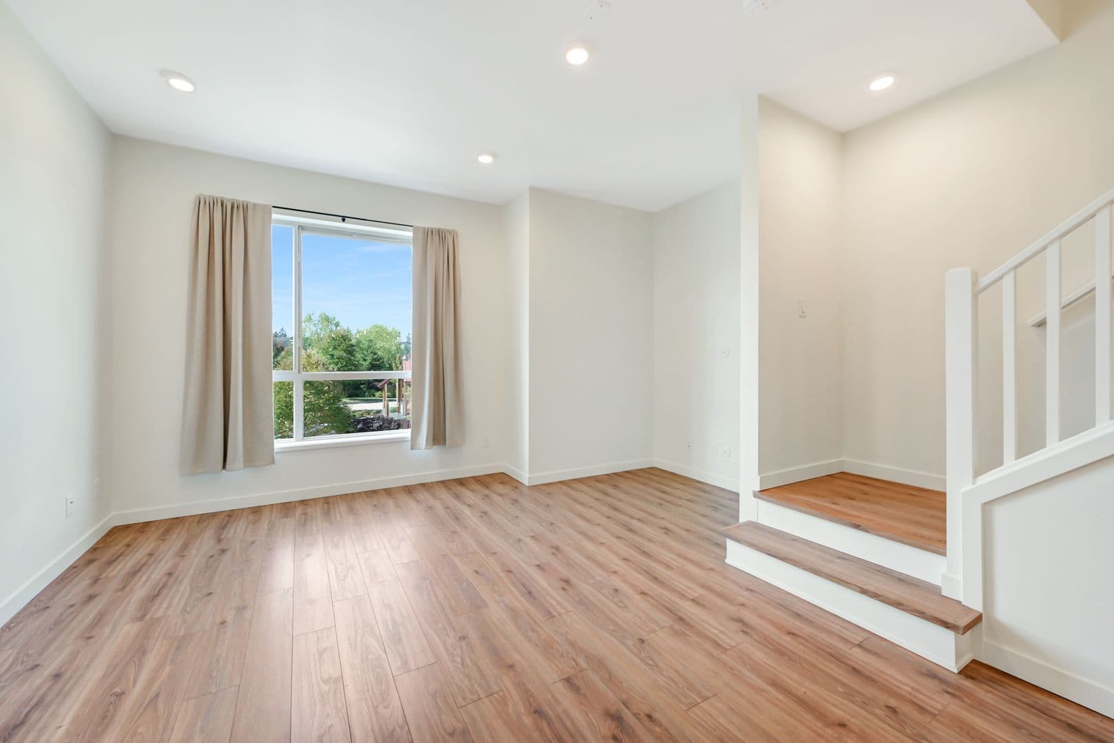 Black Diamond House: 32730 Hemlock Ave SE