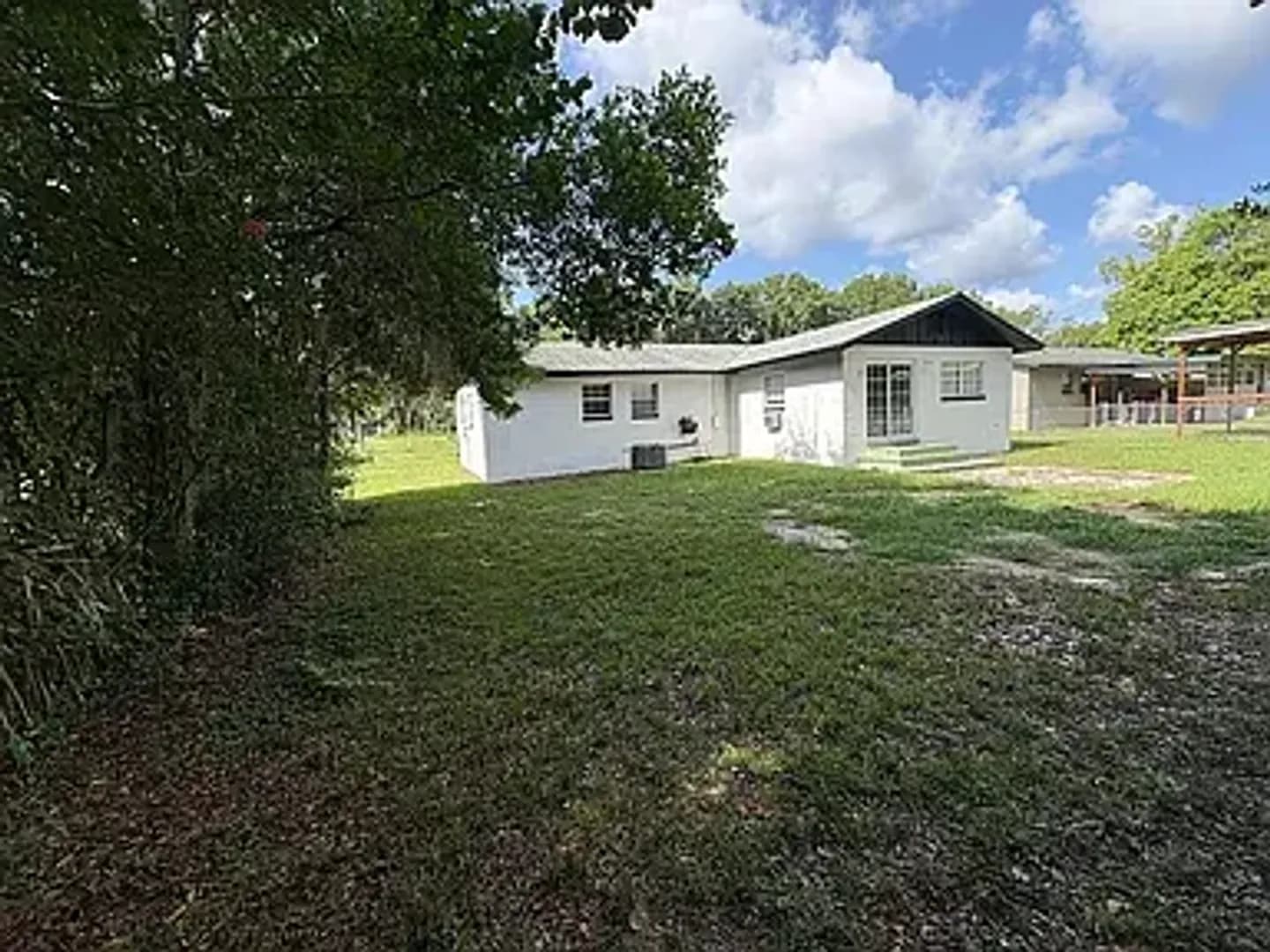 Ocala House: 3839 NE 5th St
