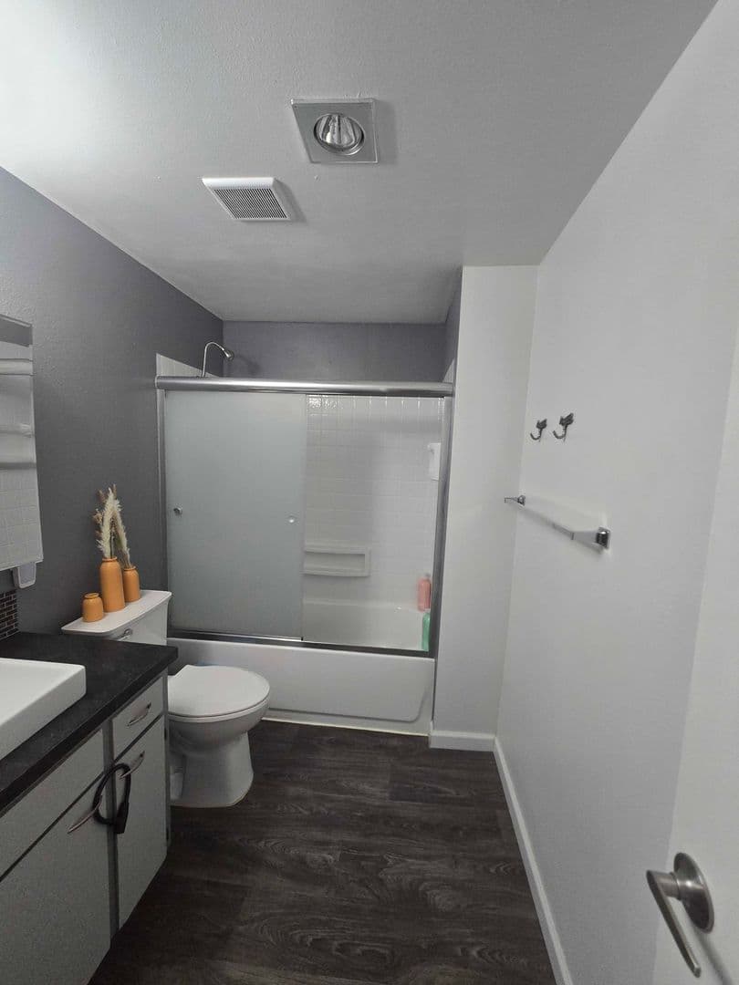 Burien House: 240 S 152nd St Apt 118