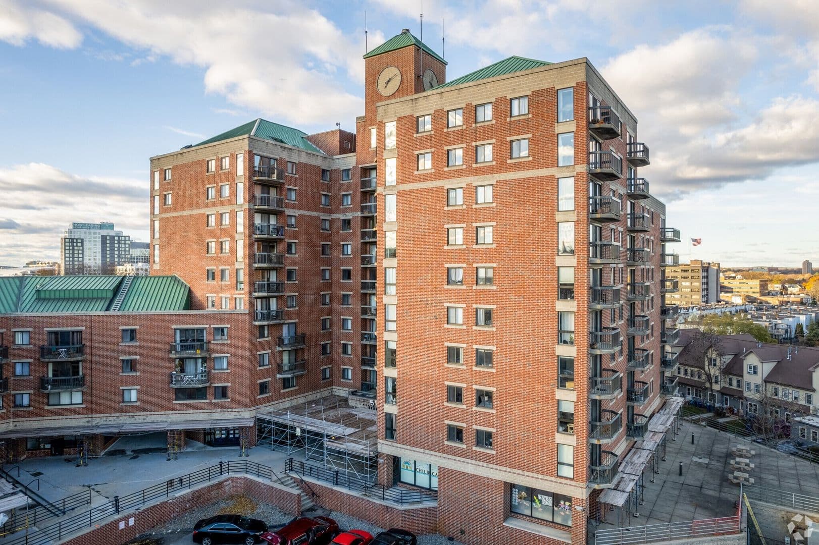 Allston House: 15 North Beacon St #417