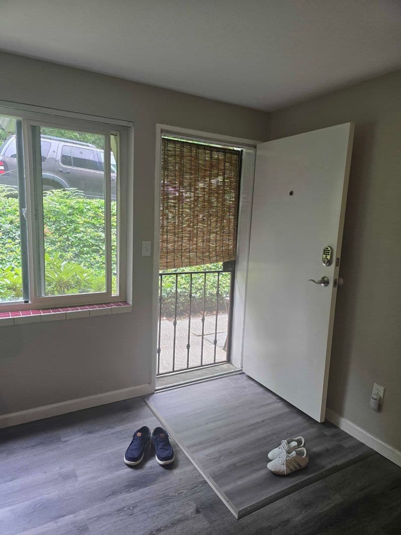 Burien House: 240 S 152nd St Apt 118