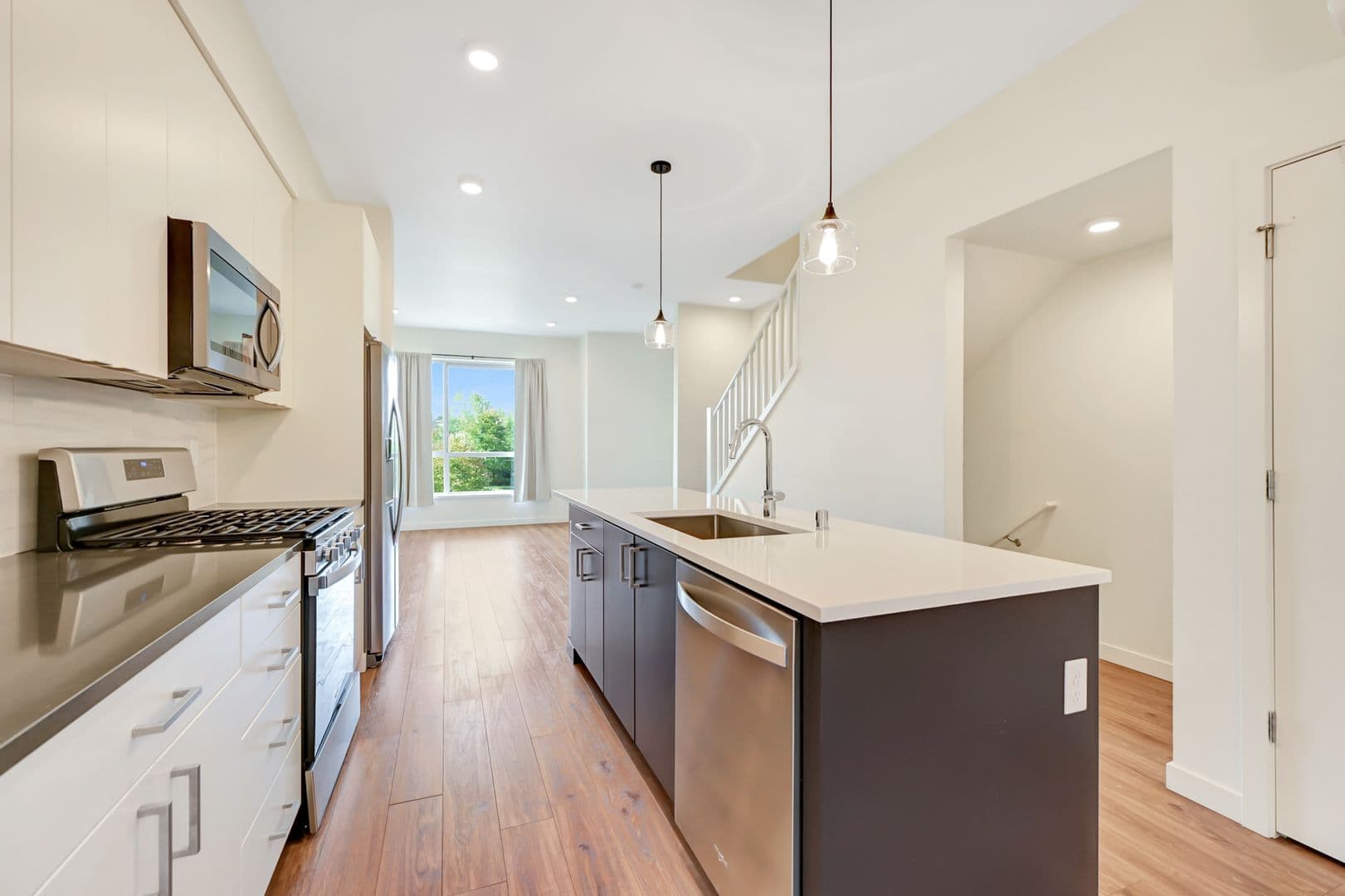 Black Diamond House: 32730 Hemlock Ave SE