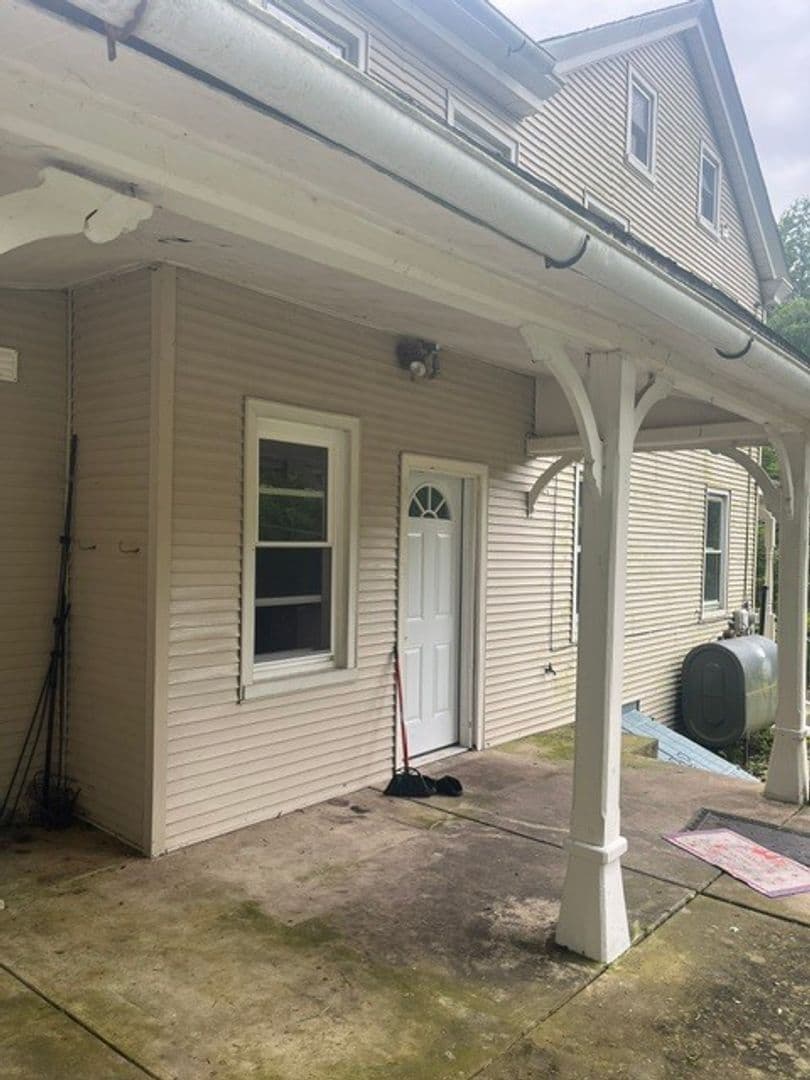 Mohnton House: 702 Wyomissing Road