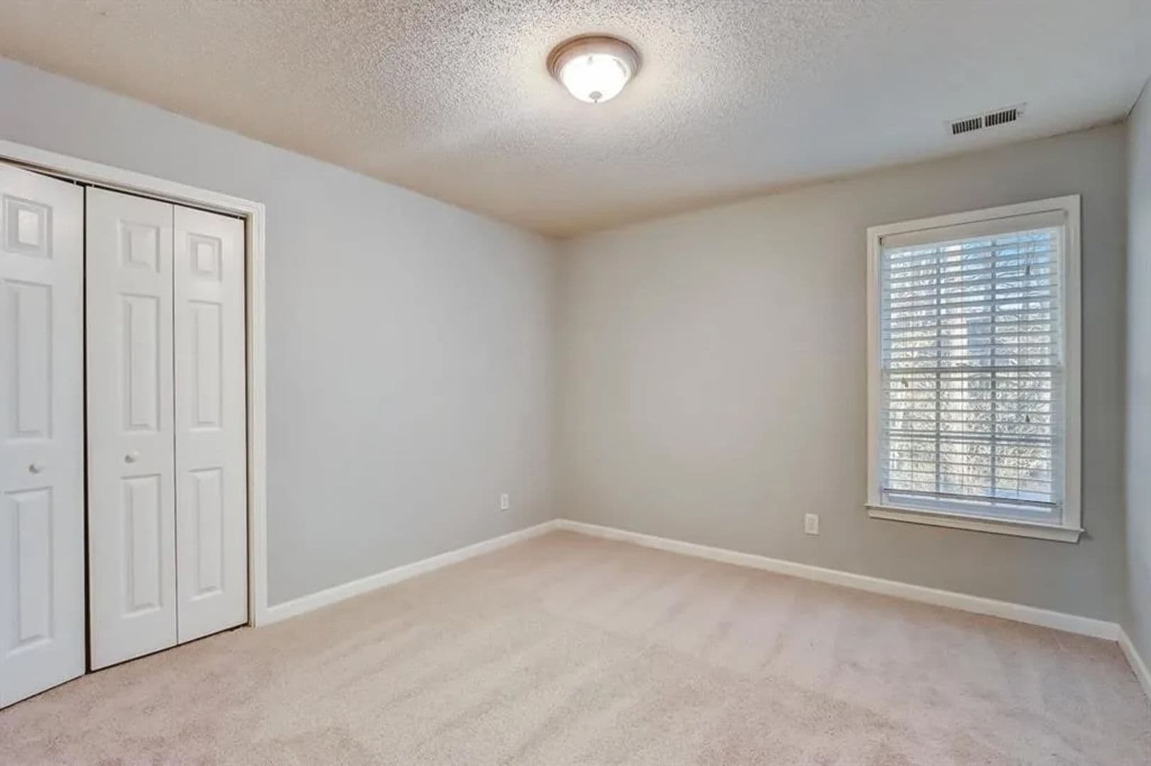 Douglasville House: 74 Flanders Court