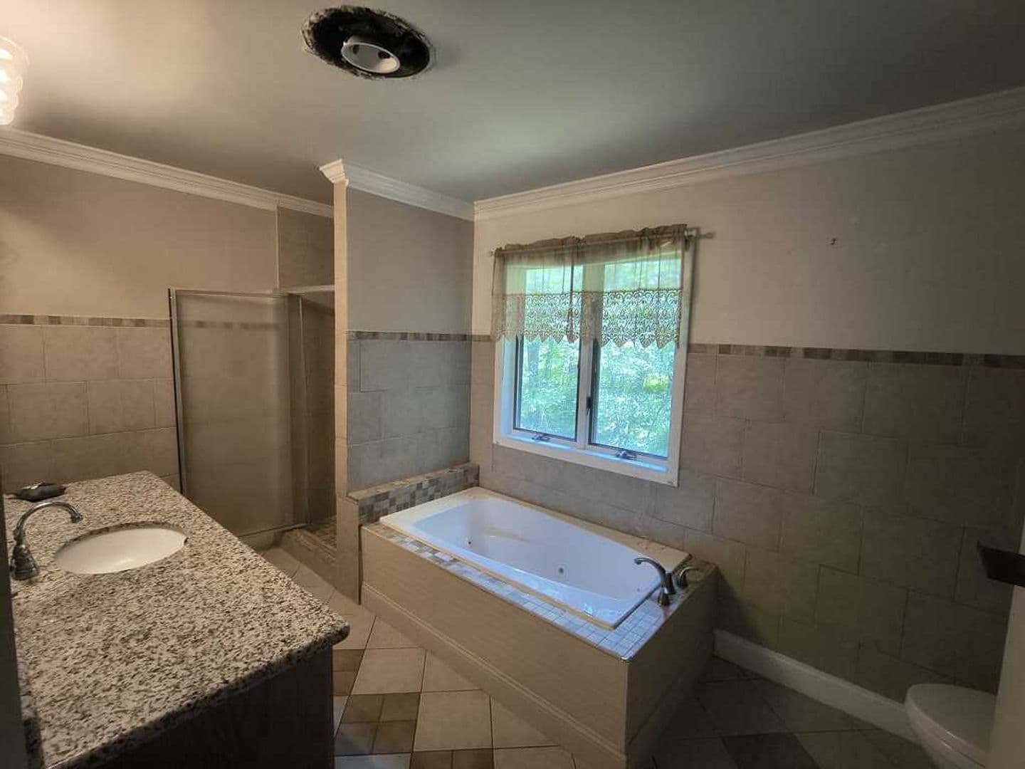 Goshen House: 421 E Hyerdale Drive
