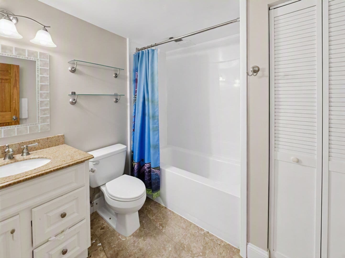 Allston House: 15 North Beacon St #417