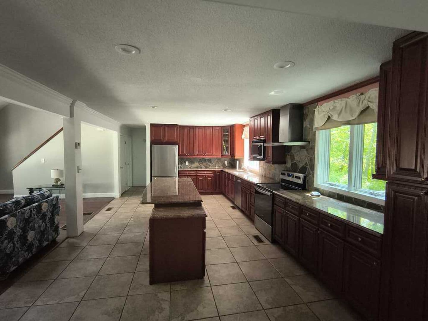 Goshen House: 421 E Hyerdale Drive