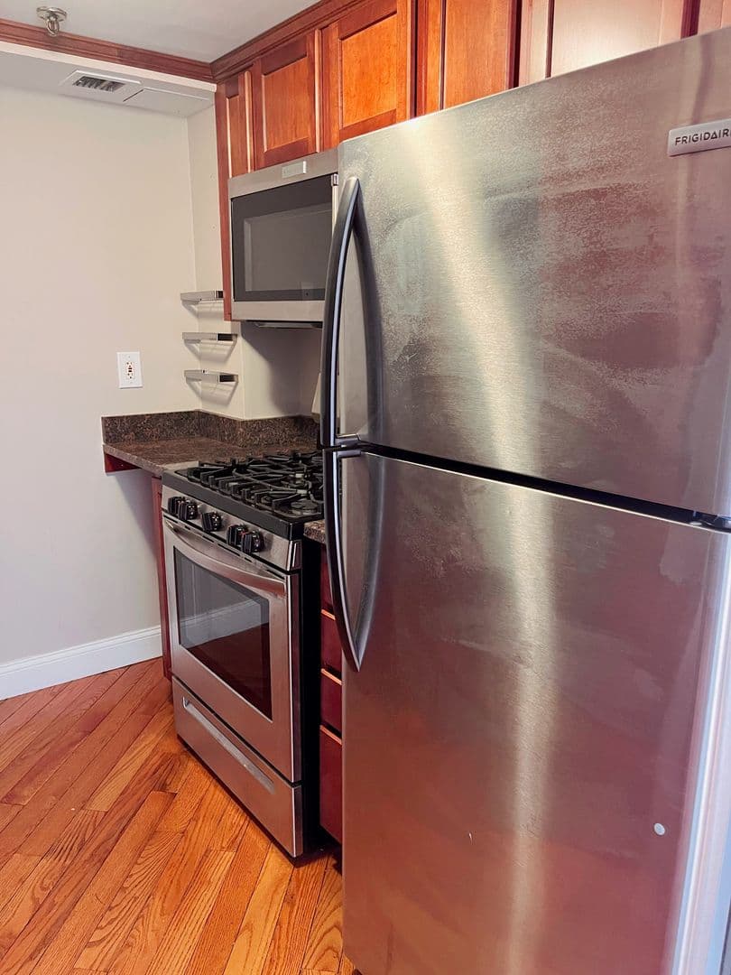 Allston House: 15 North Beacon St #417