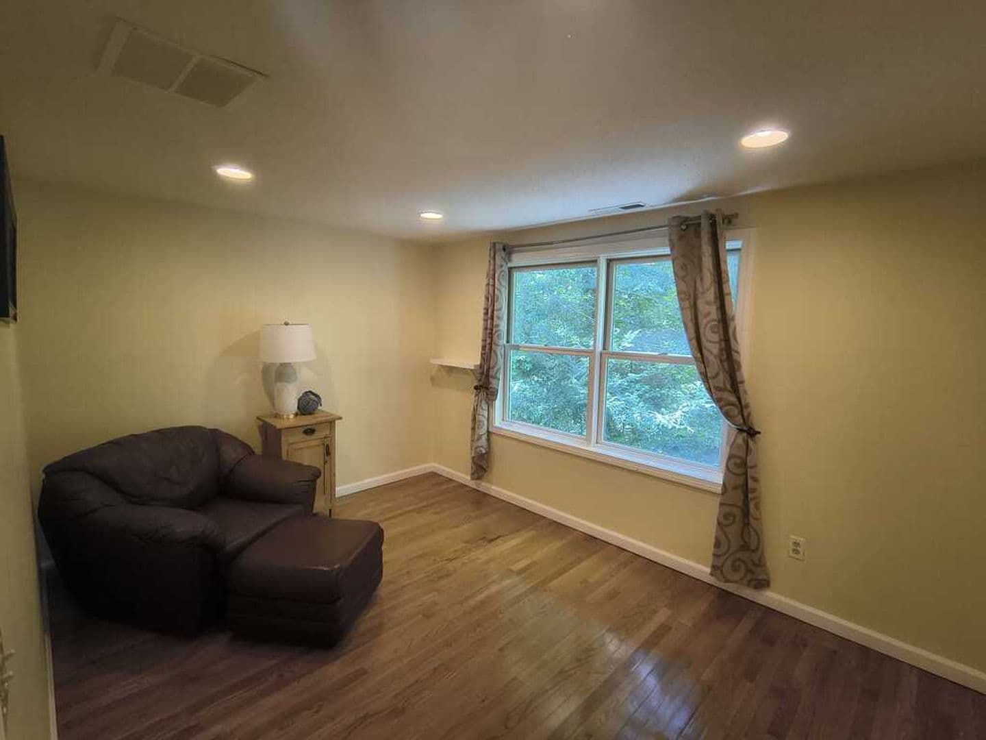 Goshen House: 421 E Hyerdale Drive