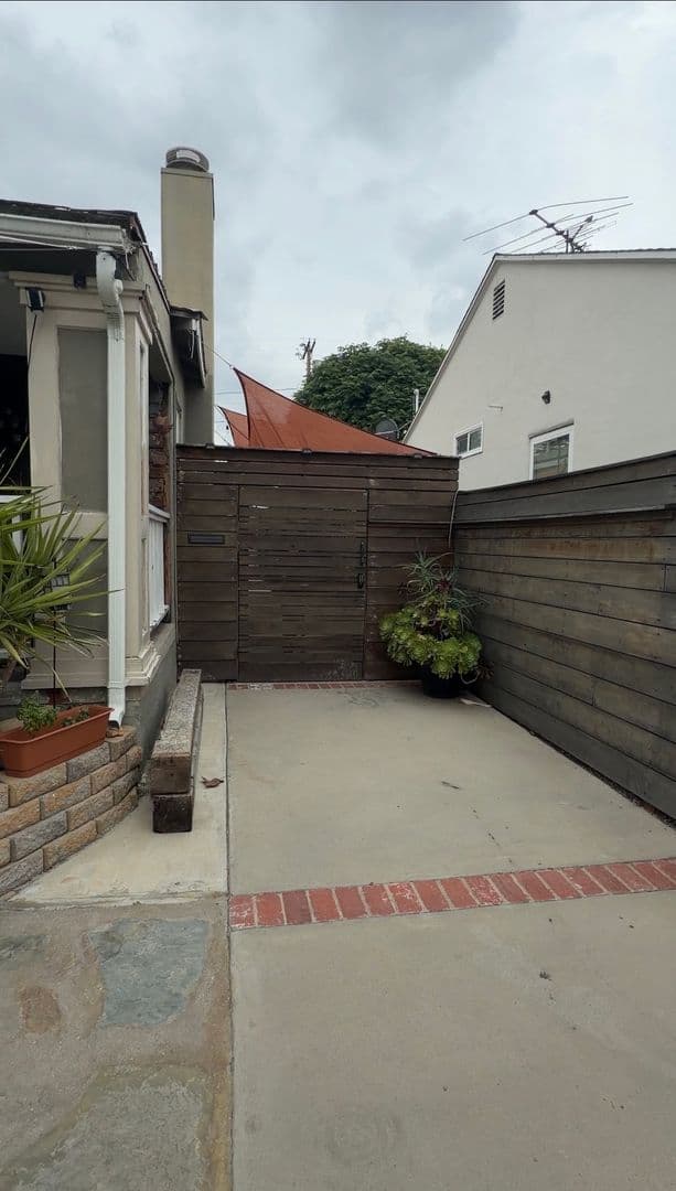 North Hollywood House: 6254 Agnes Avenue