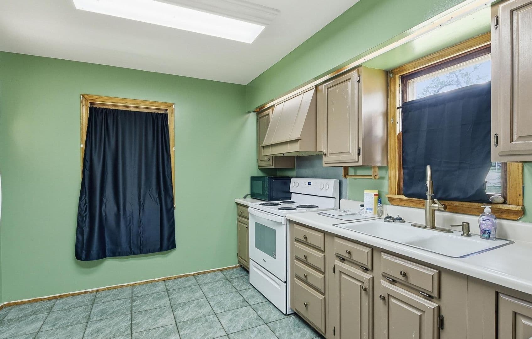 Omaha House: 2618 Weber Street