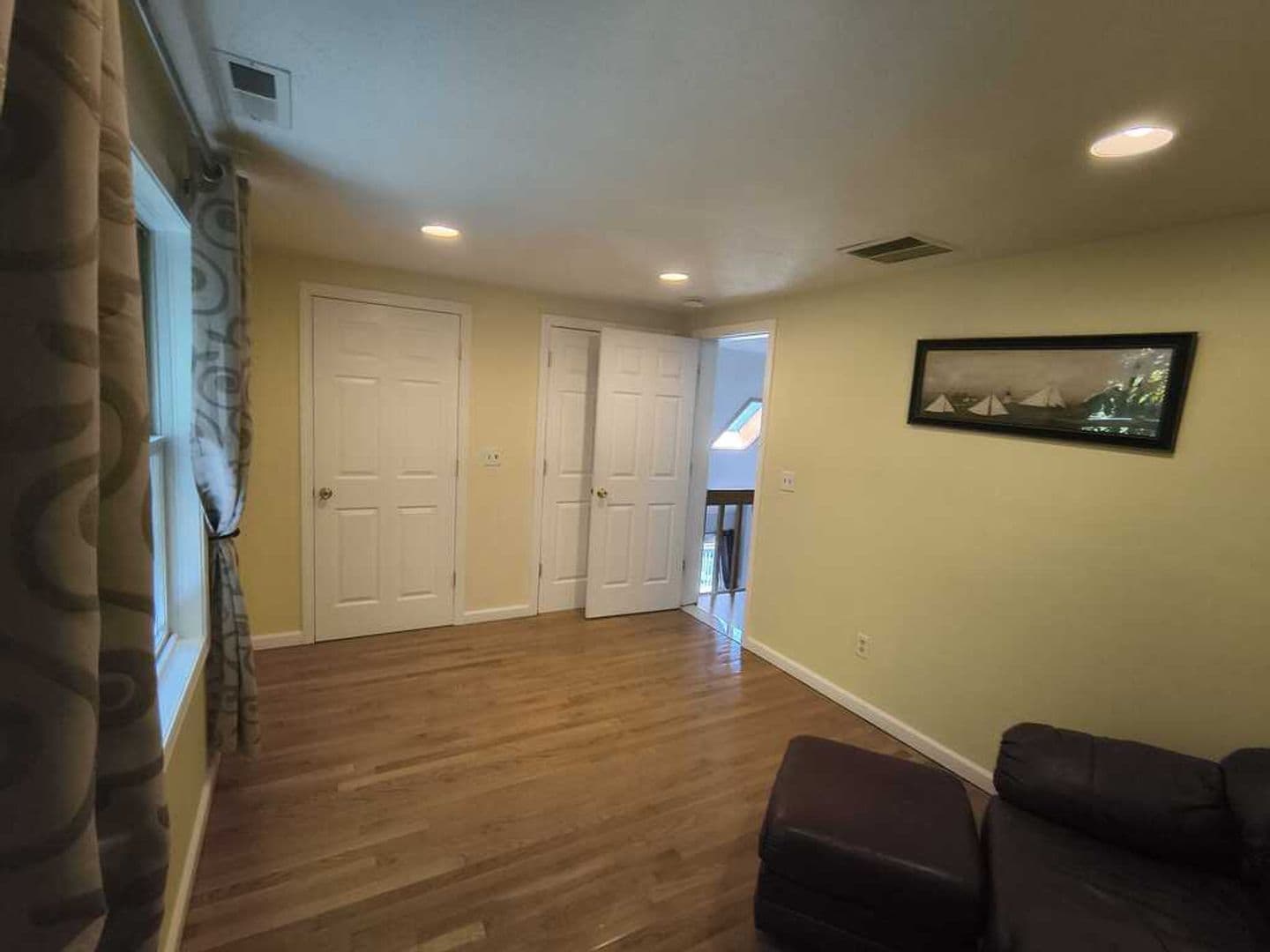 Goshen House: 421 E Hyerdale Drive