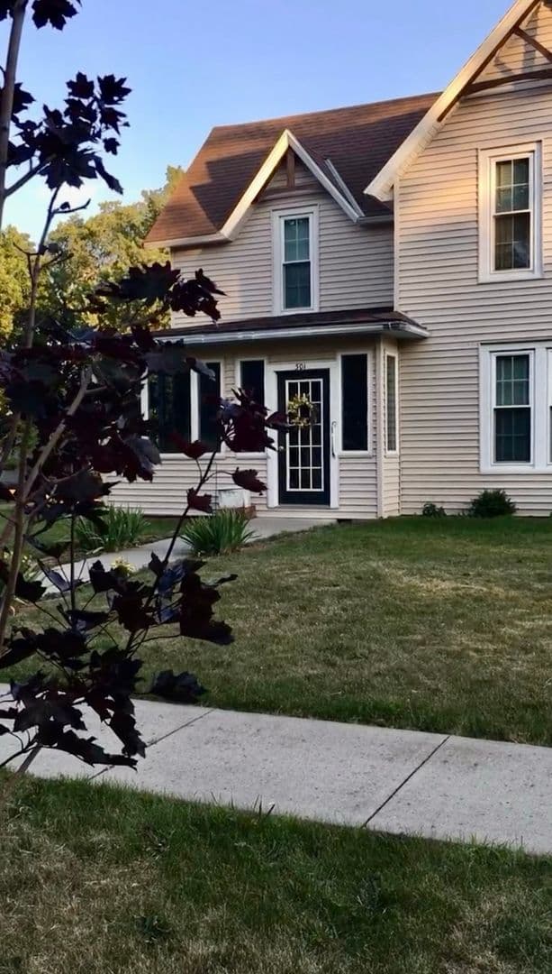 Wayne House: 301 W 1st Street