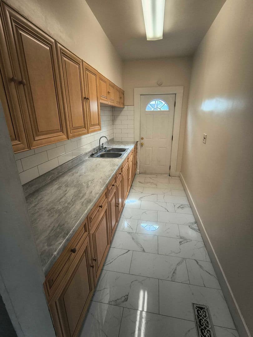 Ansonia Apartment: 20 5th Street