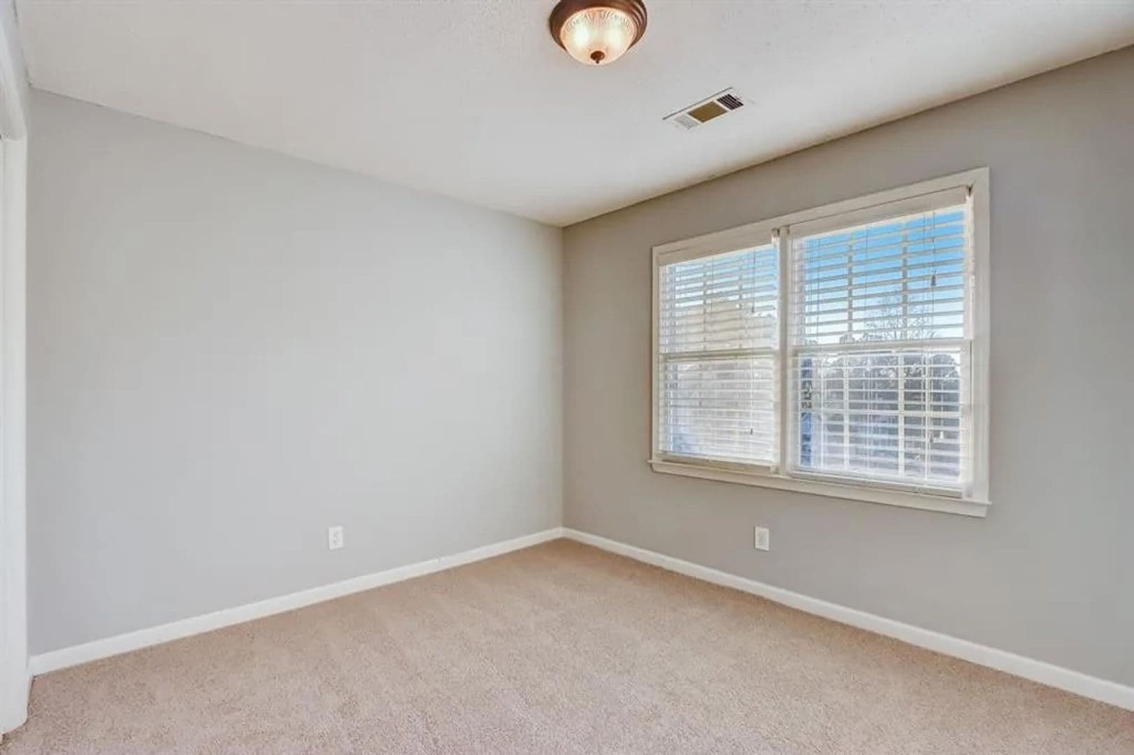 Douglasville House: 74 Flanders Court