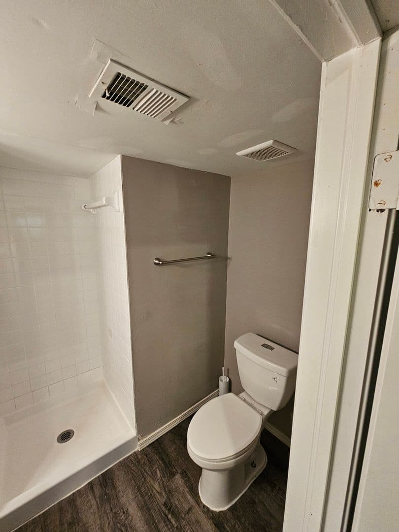 Grandview House: 7601 East 119th Street