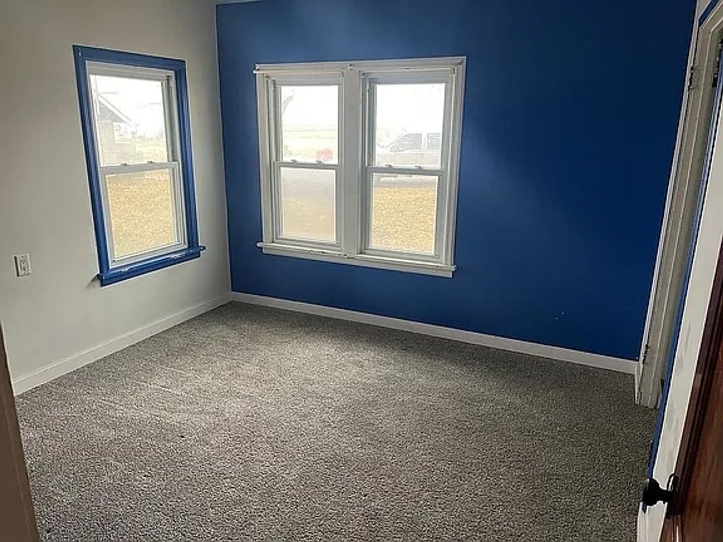 Hamburg House: 3006 250th Avenue