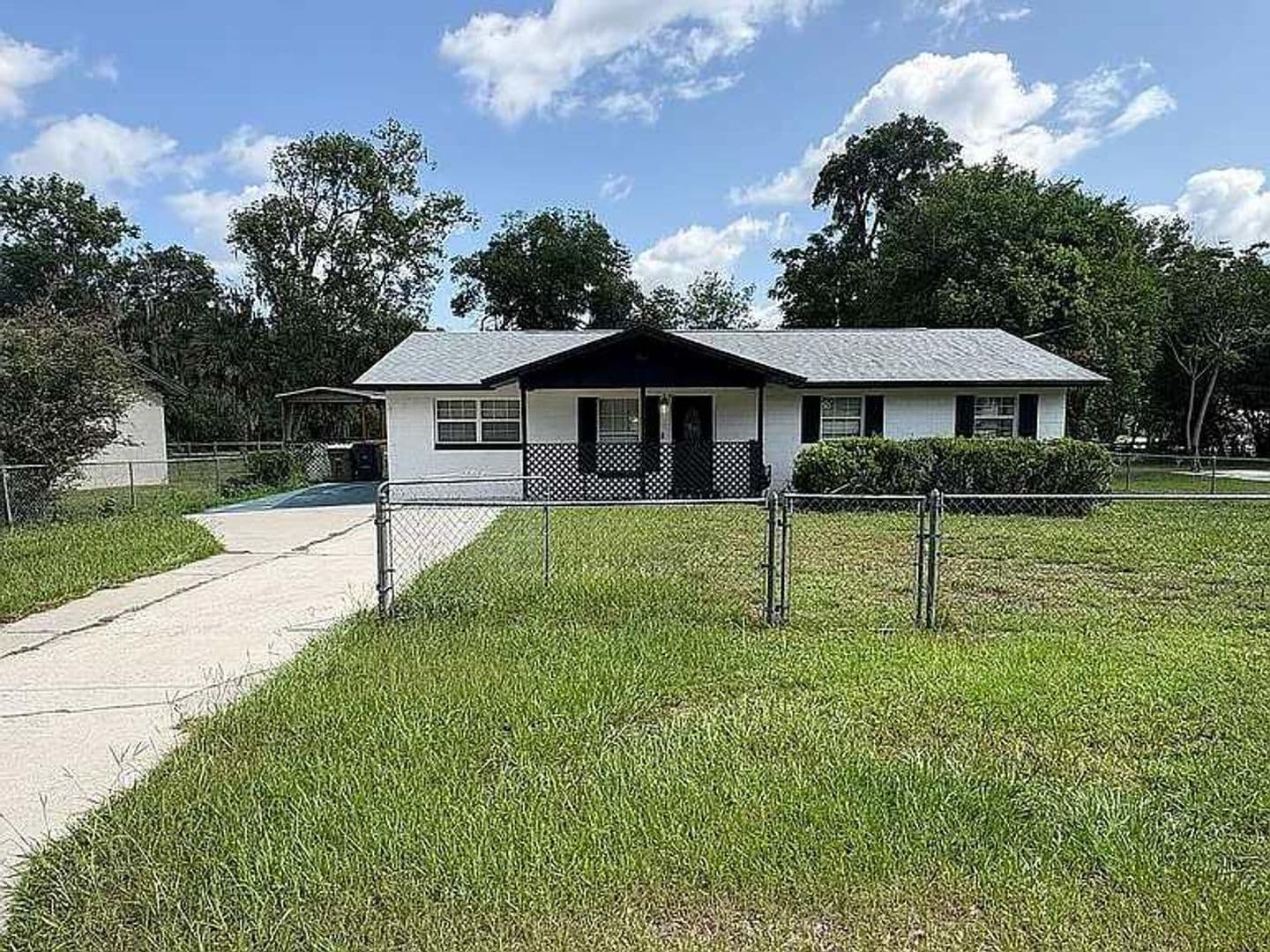 Ocala House: 3839 NE 5th St