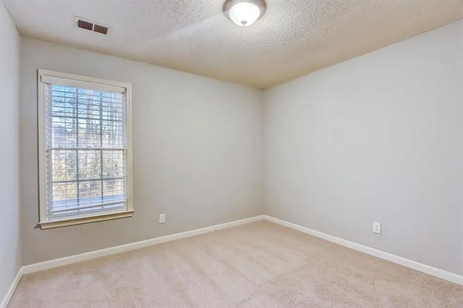 Douglasville House: 74 Flanders Court