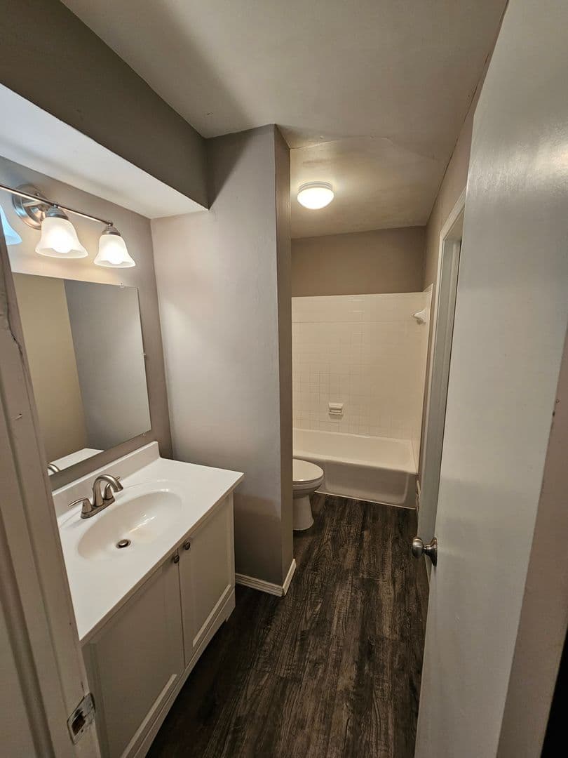 Grandview House: 7601 East 119th Street