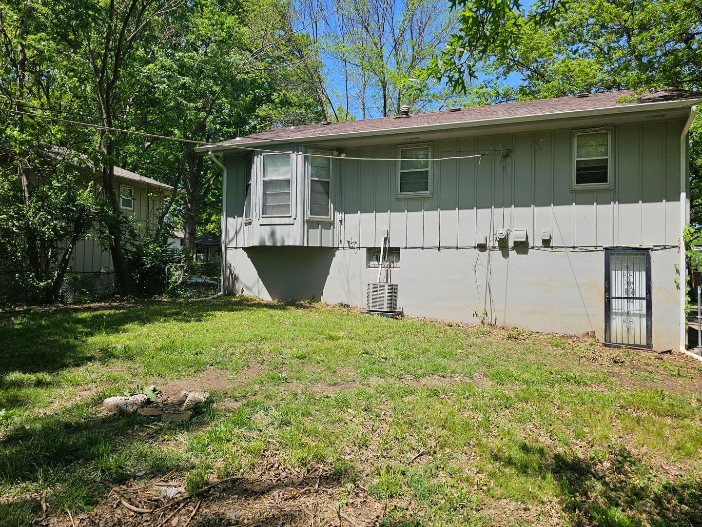 Grandview House: 7601 East 119th Street
