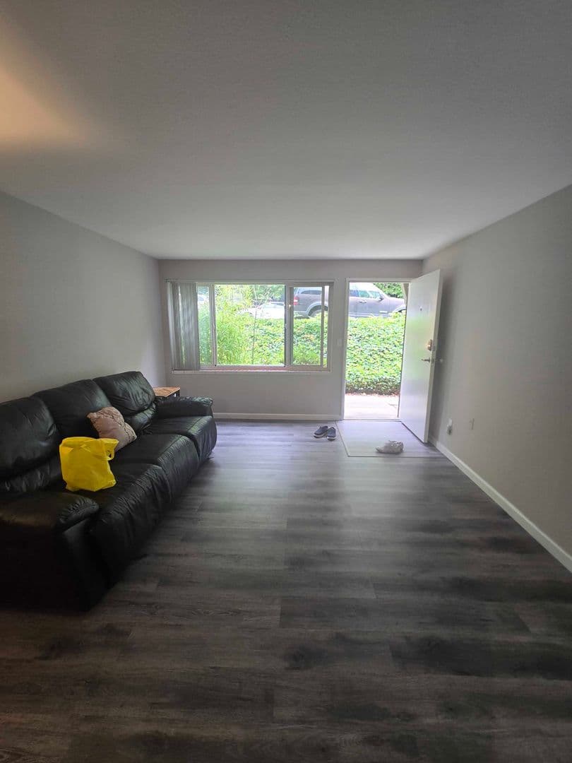 Burien House: 240 S 152nd St Apt 118