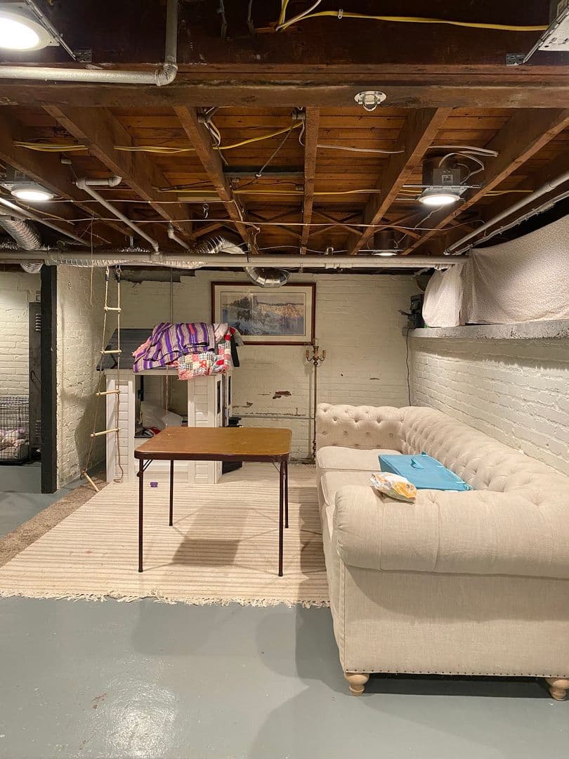 Wayne House: 301 W 1st Street