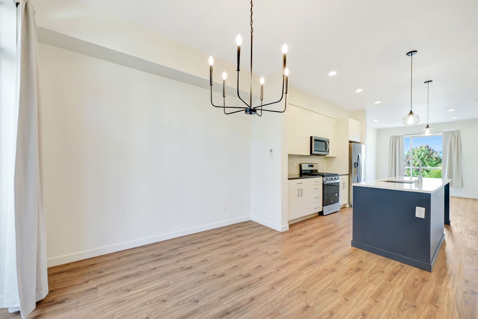 Black Diamond House: 32730 Hemlock Ave SE