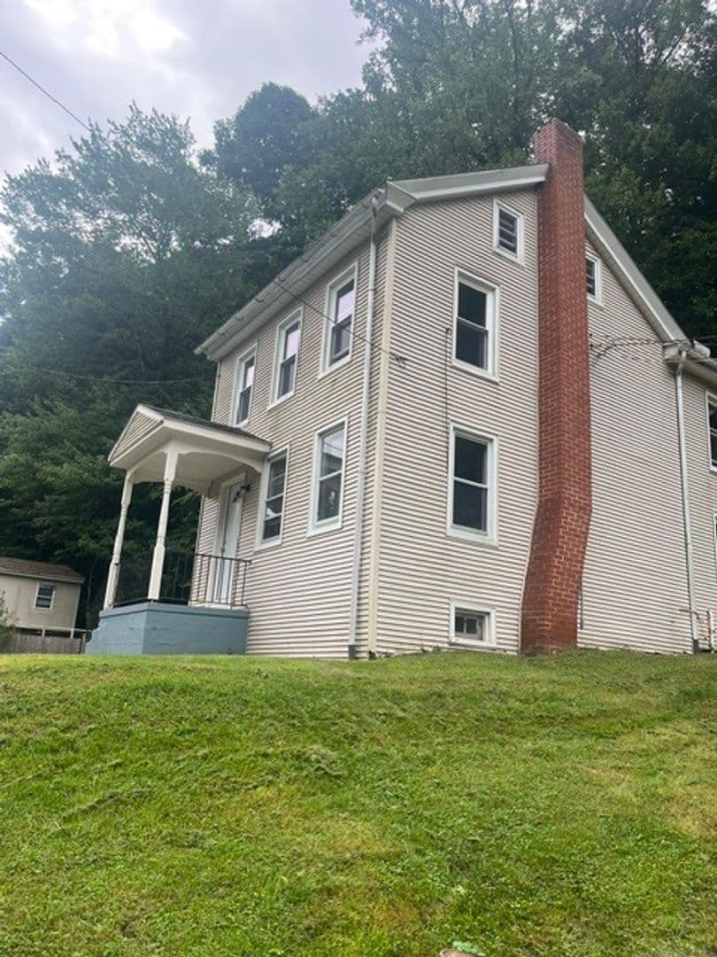 Mohnton House: 702 Wyomissing Road
