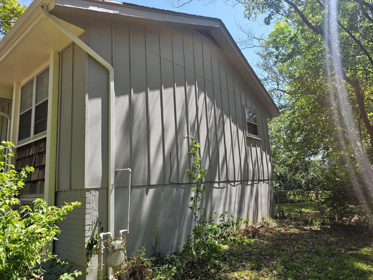 Grandview House: 7601 East 119th Street