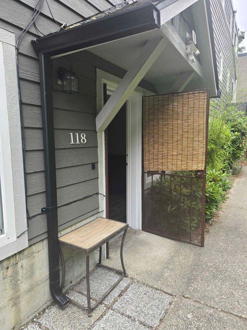 Burien House: 240 S 152nd St Apt 118