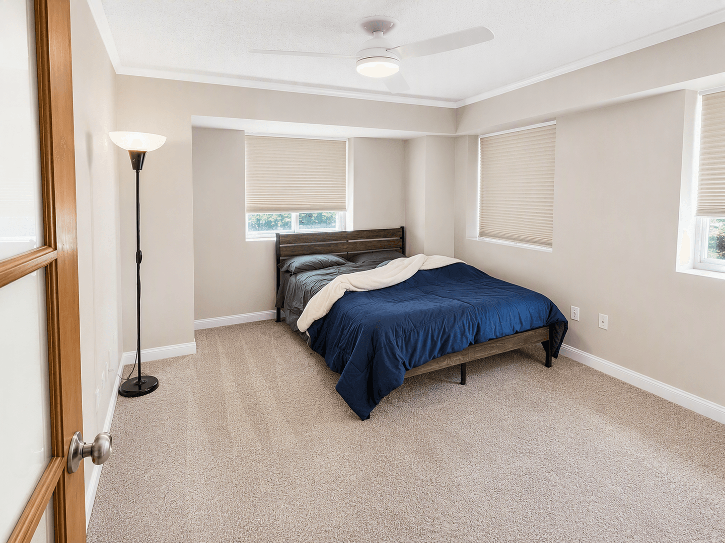 Allston House: 15 North Beacon St #417