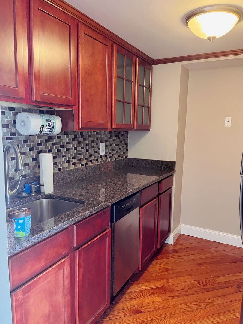Allston House: 15 North Beacon St #417