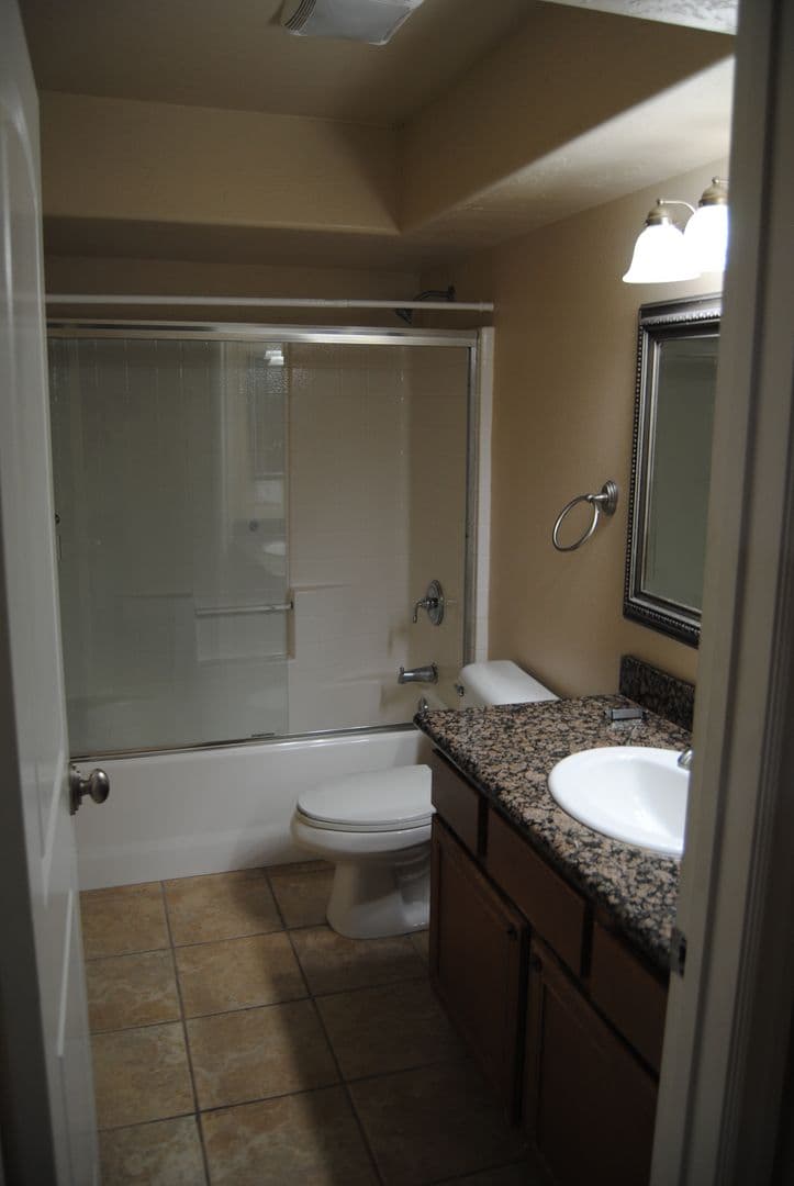 BAKERSFIELD Condo: 3700 Q ST. APT#111