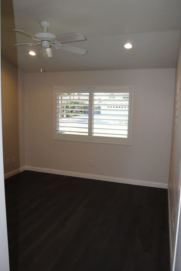 BAKERSFIELD House: 7112 DARRIN AVENUE
