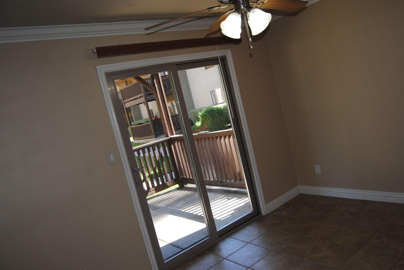 BAKERSFIELD Condo: 3700 Q ST. APT#111