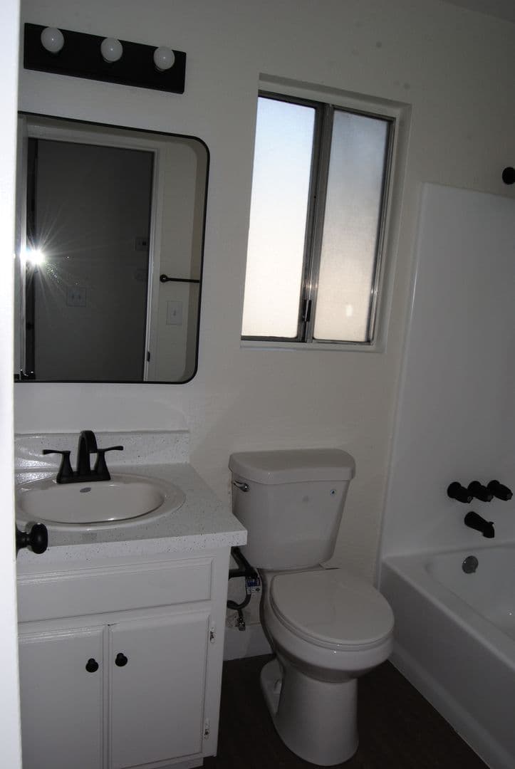 BAKERSFIELD Apartment: 3608 PANAMA LANE #A-E