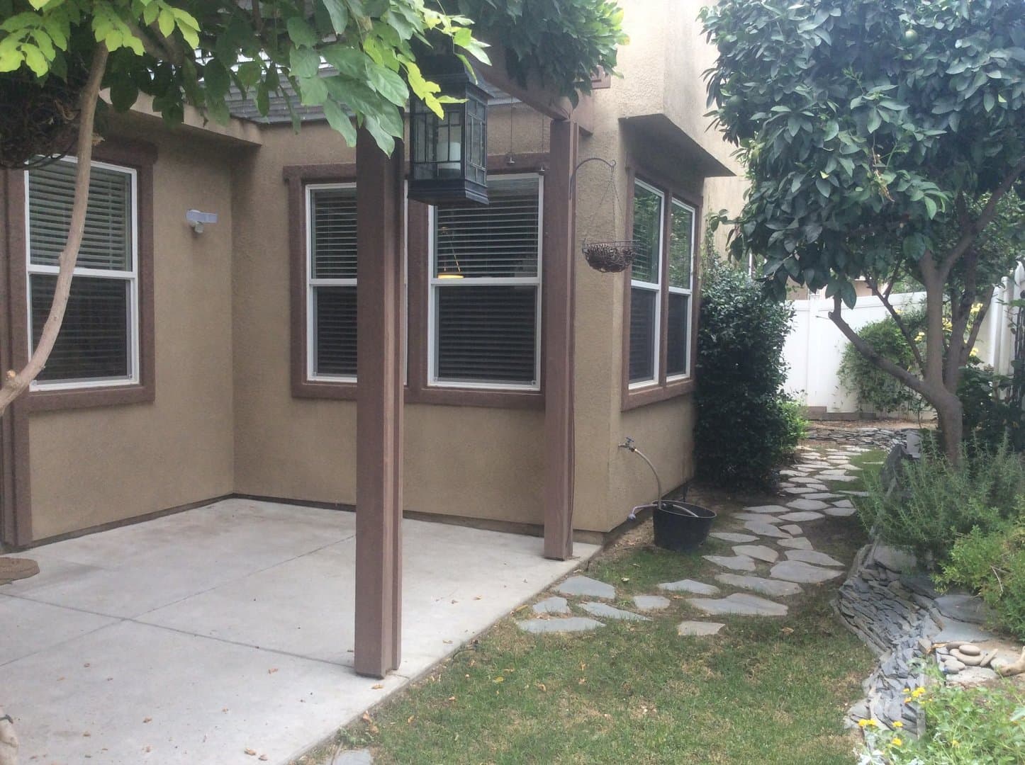 BAKERSFIELD House: 1910 SIMON SHUSTER LANE