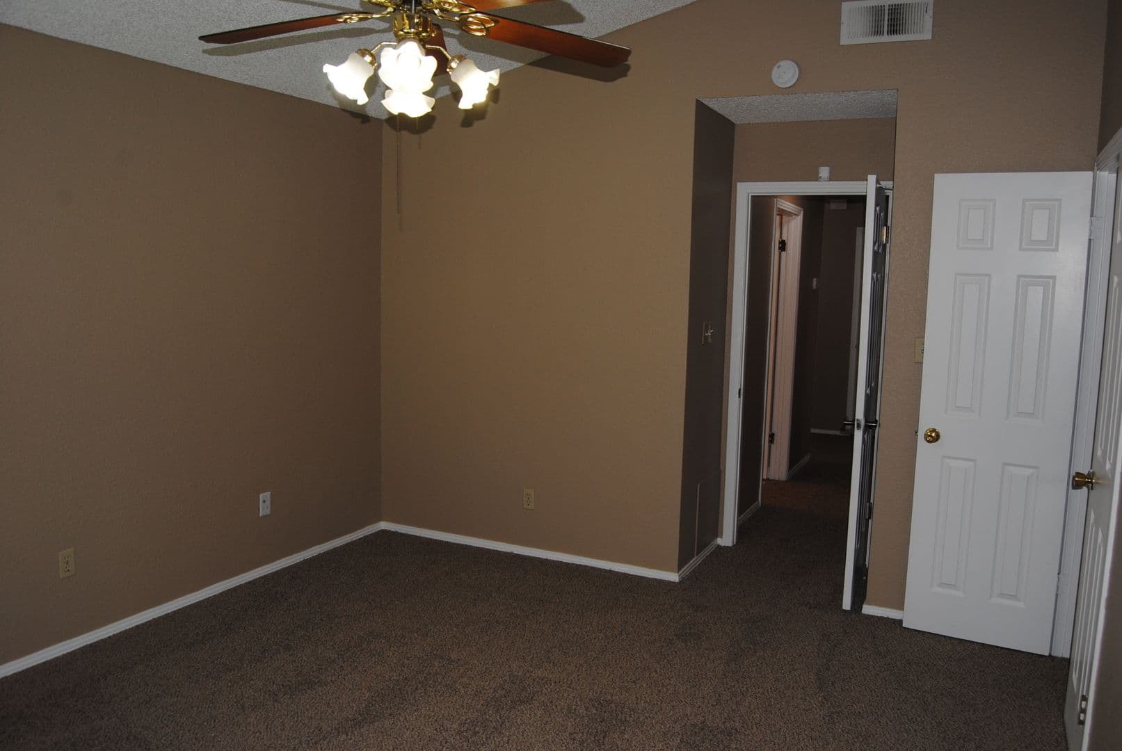 BAKERSFIELD House: 9400 HUNTSMAN OAK CT.