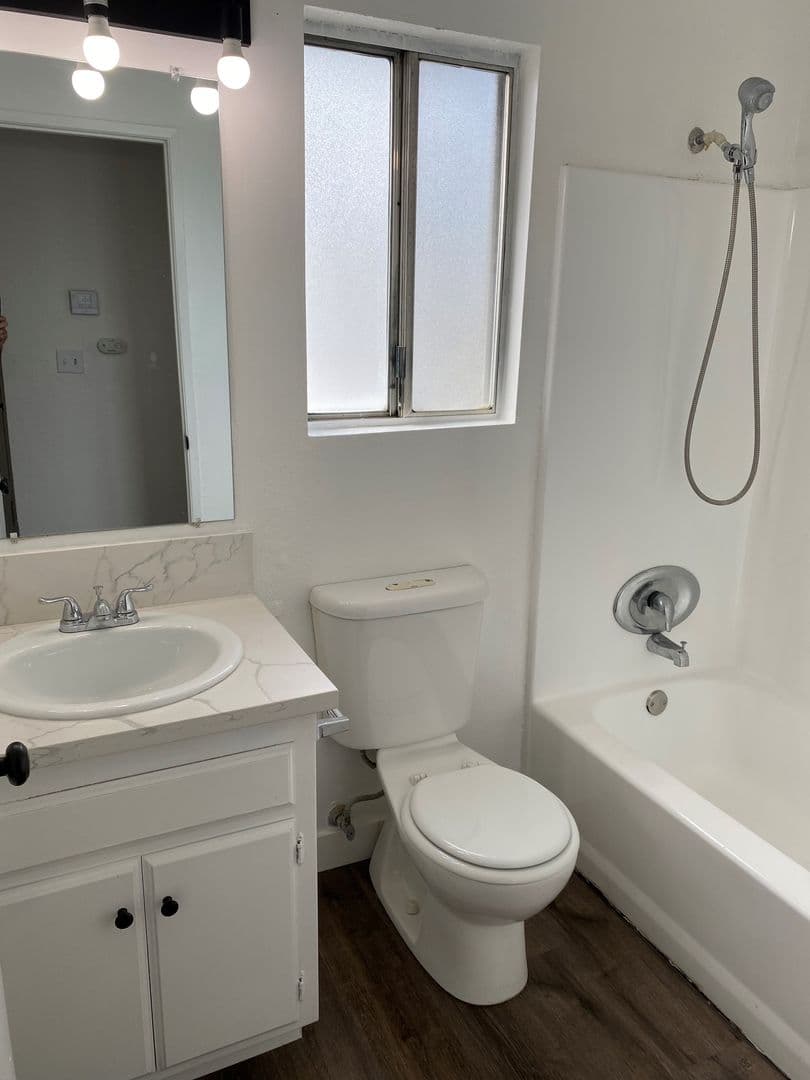 BAKERSFIELD Apartment: 3608 PANAMA LANE #A-E