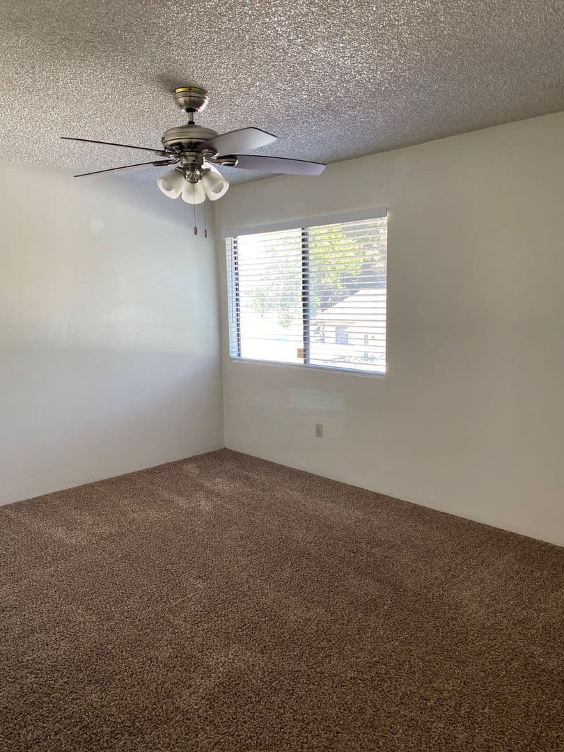 BAKERSFIELD Apartment: 804 QUAILRIDGE RD. #A-E
