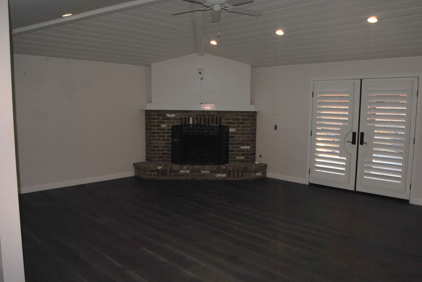 BAKERSFIELD House: 7112 DARRIN AVENUE