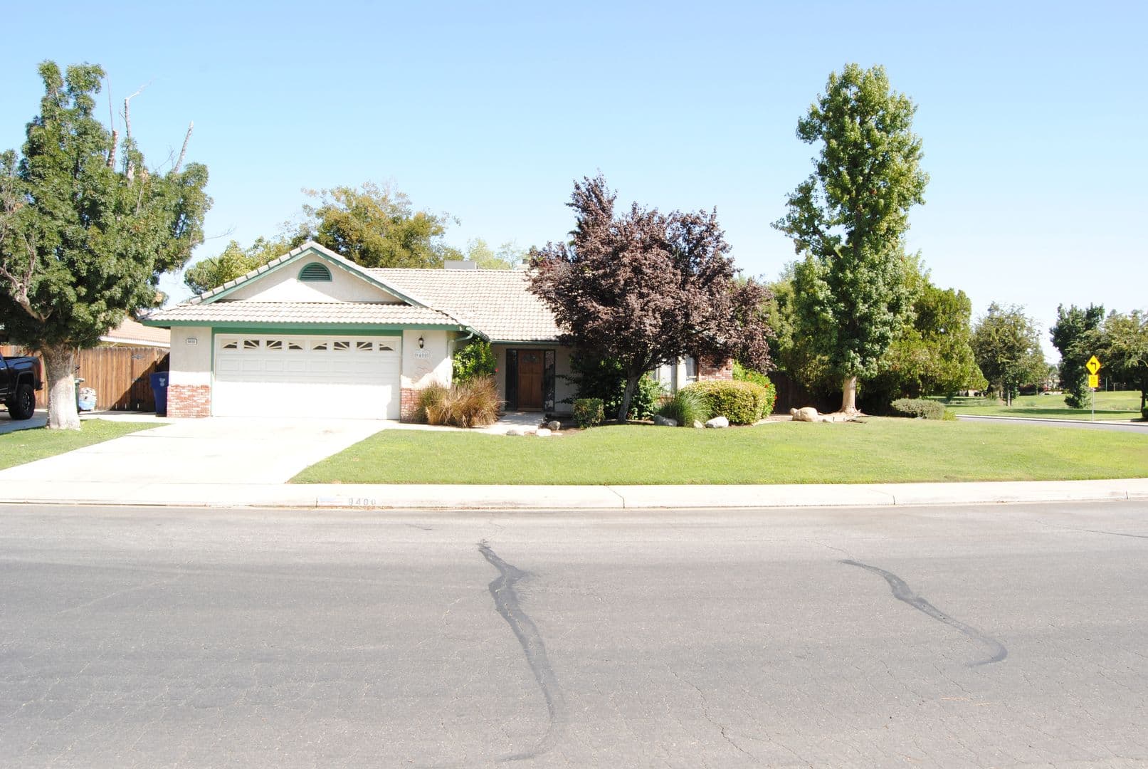 BAKERSFIELD House: 9400 HUNTSMAN OAK CT.