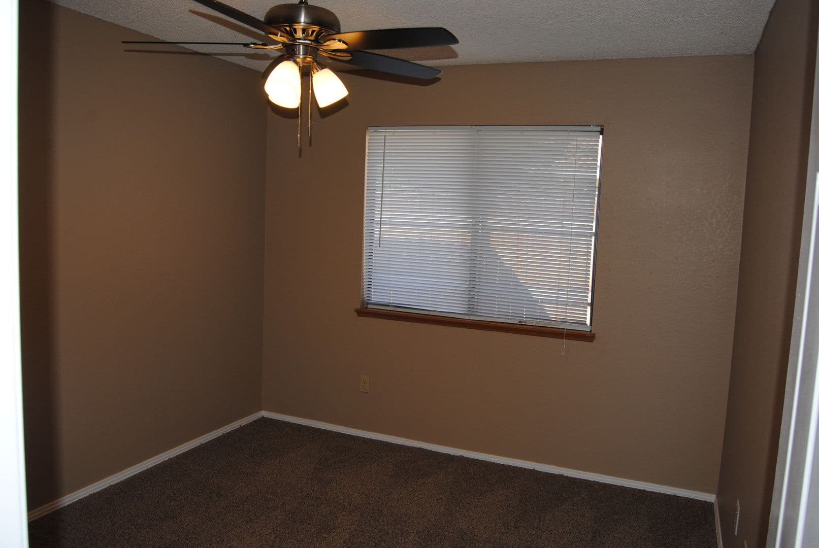 BAKERSFIELD House: 9400 HUNTSMAN OAK CT.